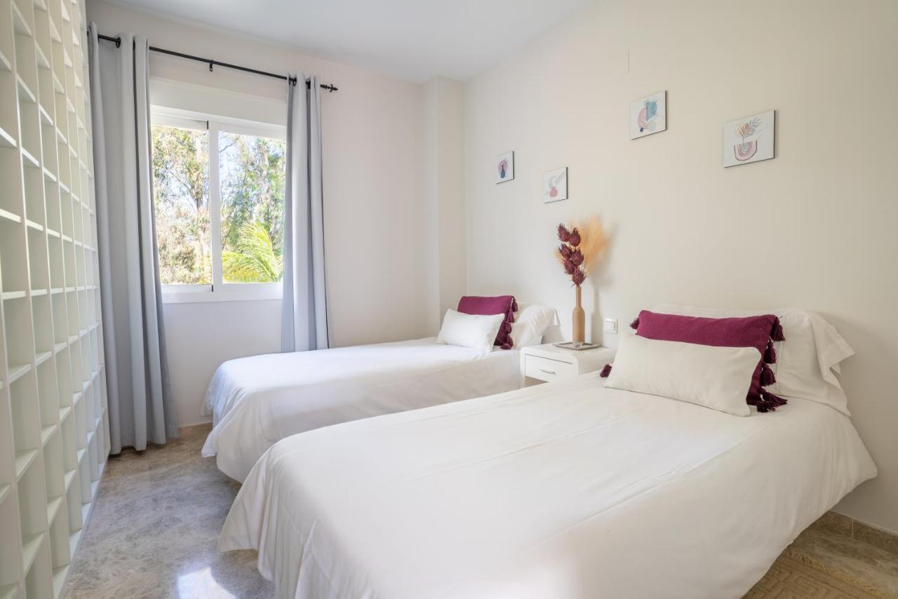 2Bdr Penthouse, Los Naranjos, W/Pool, 2Km P.Banus Marbella Buitenkant foto