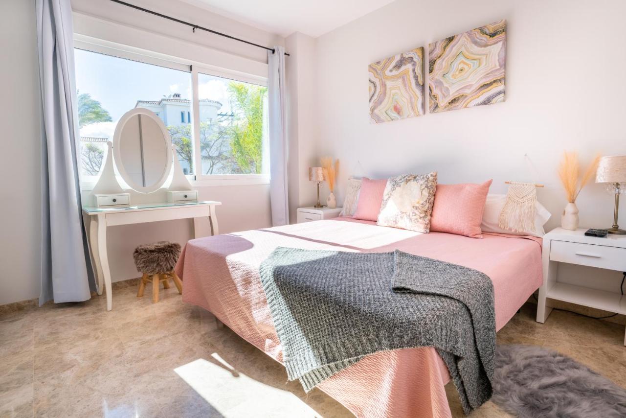 2Bdr Penthouse, Los Naranjos, W/Pool, 2Km P.Banus Marbella Buitenkant foto