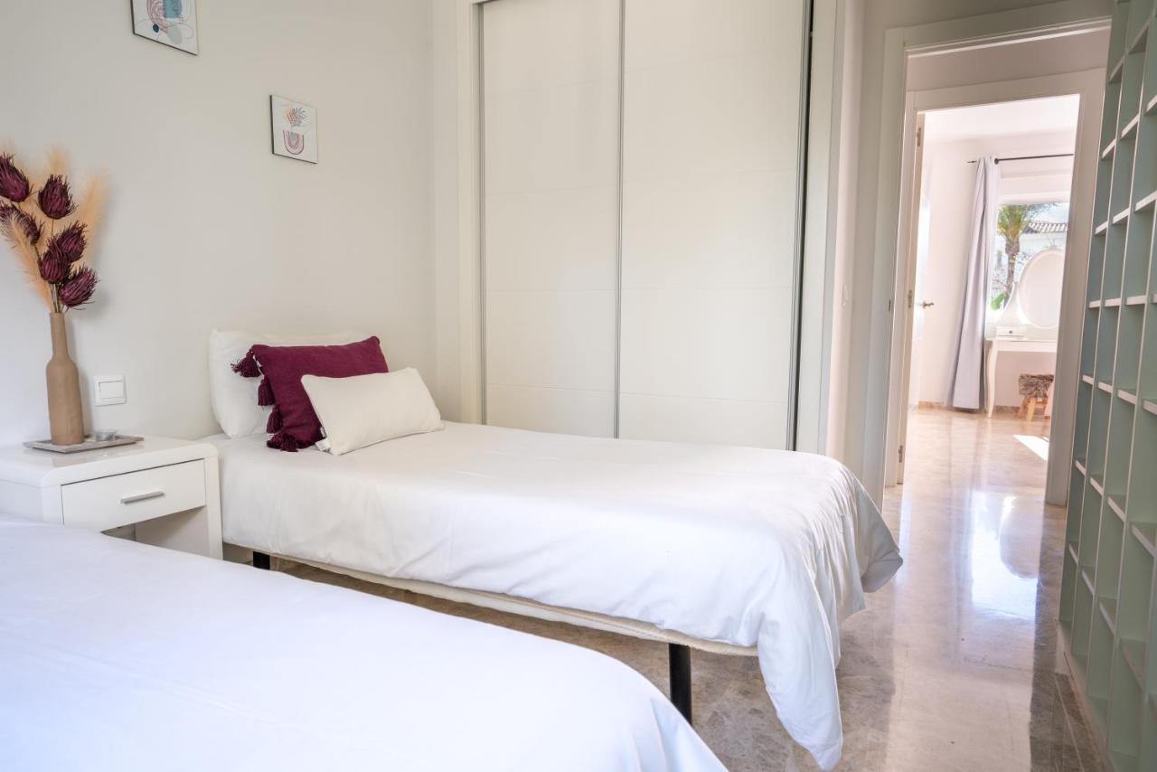 2Bdr Penthouse, Los Naranjos, W/Pool, 2Km P.Banus Marbella Buitenkant foto
